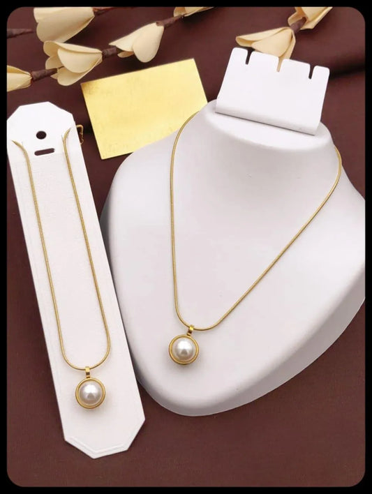 Pearl Pendant Necklace