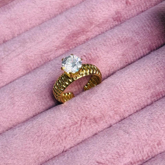 Regal Solitaire Gold Ring