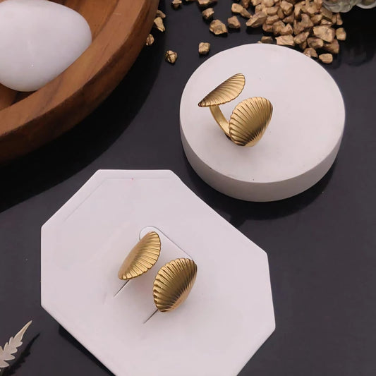 Selene Shell Sculpted Gold Ring