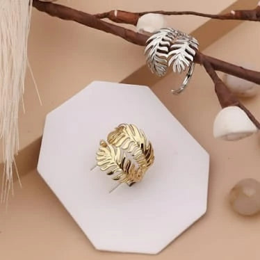 Selvara Leaf Adjustable Gold Ring