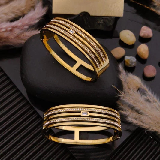 Trinity Spark Crystal Gold Kada