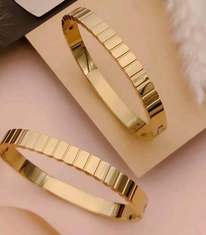 Modern Ridge Gold Kada