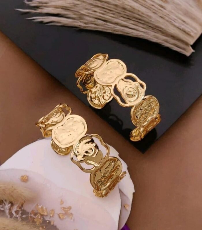 Regal Medallion Gold Kada