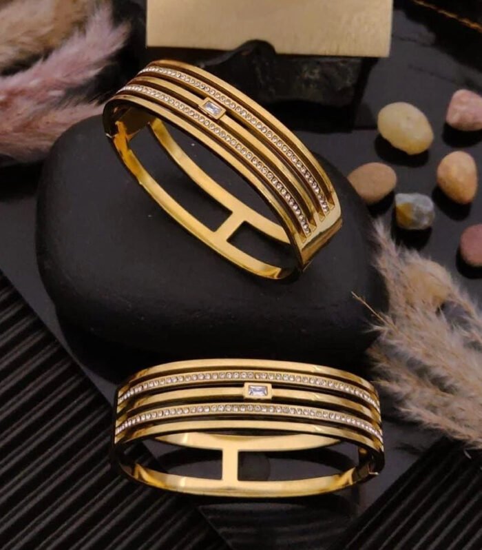 Trinity Spark Crystal Gold Kada