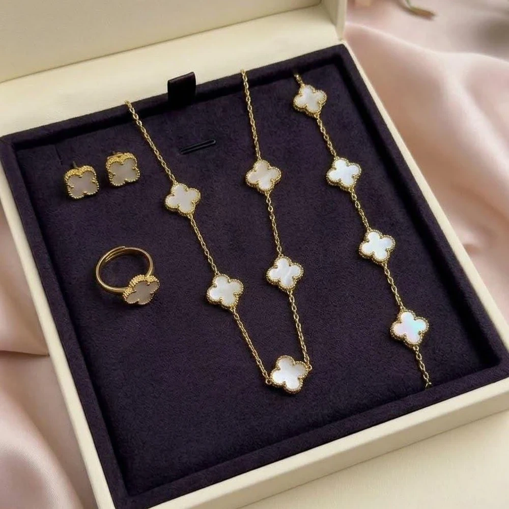 Alora Clover Elegance Necklace with Earring Set